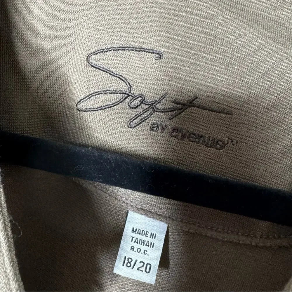SOFT BY AVENUE / tan button front knit jacket / 18/20